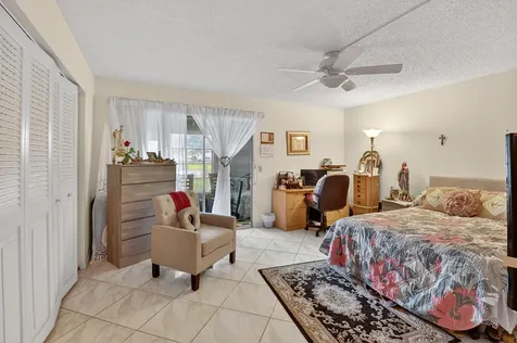 1069 Cornwall D Boca Raton FL 33434