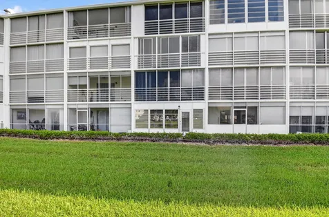 1069 Cornwall D Boca Raton FL 33434