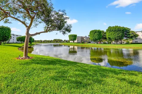 1069 Cornwall D Boca Raton FL 33434