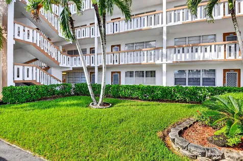 1069 Cornwall D Boca Raton FL 33434