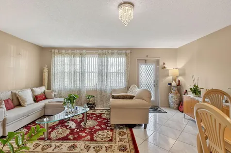 1069 Cornwall D Boca Raton FL 33434