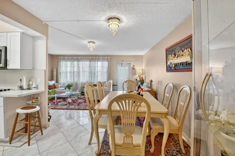 1069 Cornwall D Boca Raton FL 33434