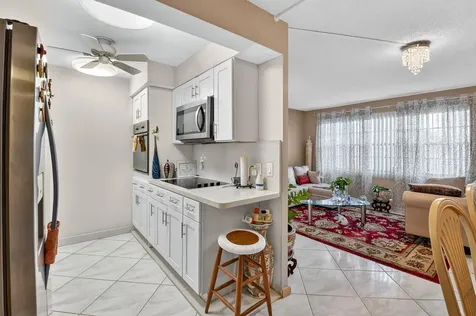 1069 Cornwall D Boca Raton FL 33434