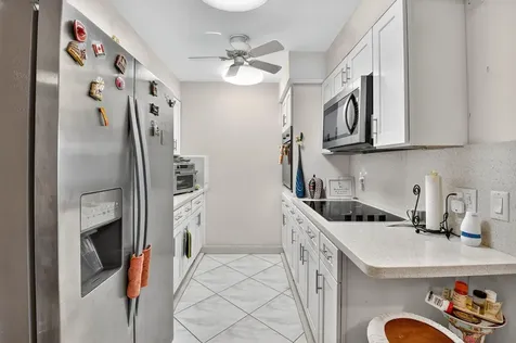 1069 Cornwall D Boca Raton FL 33434