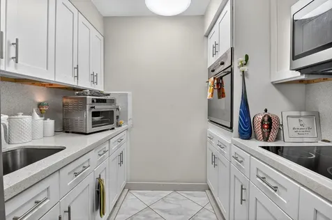 1069 Cornwall D Boca Raton FL 33434