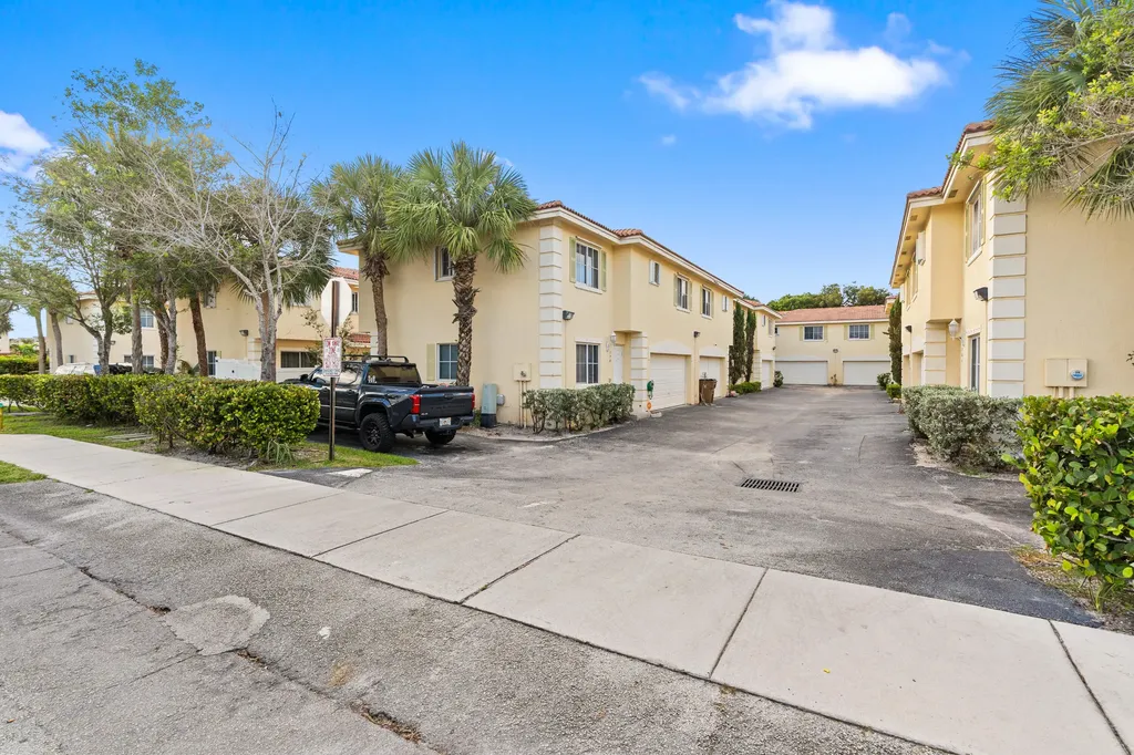 176 Se 2nd Street Deerfield Beach FL 33441