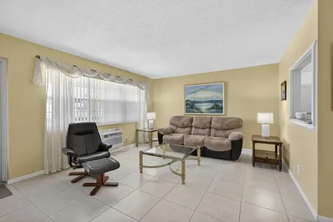 414 Windsor R West Palm Beach FL 33417