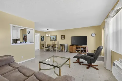 414 Windsor R West Palm Beach FL 33417