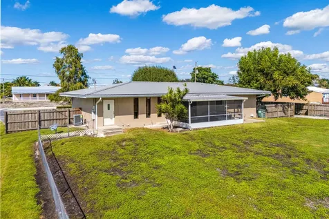 1732 Se Avenue J Belle Glade FL 33430