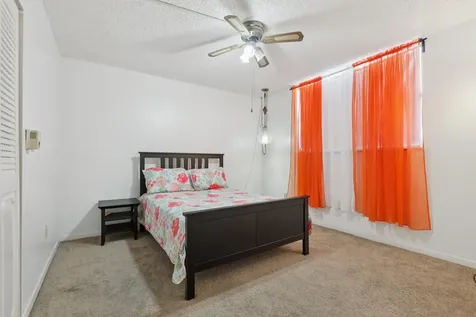 2860 Somerset Drive Lauderdale Lakes FL 33311