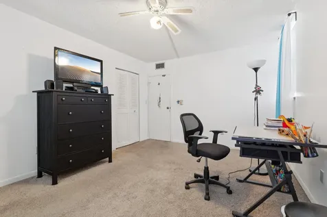 2860 Somerset Drive Lauderdale Lakes FL 33311