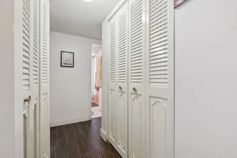 2860 Somerset Drive Lauderdale Lakes FL 33311