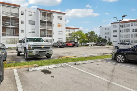 2860 Somerset Drive Lauderdale Lakes FL 33311