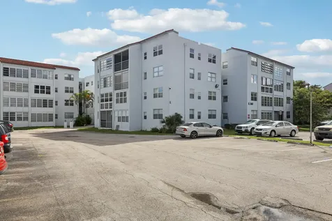 2860 Somerset Drive Lauderdale Lakes FL 33311