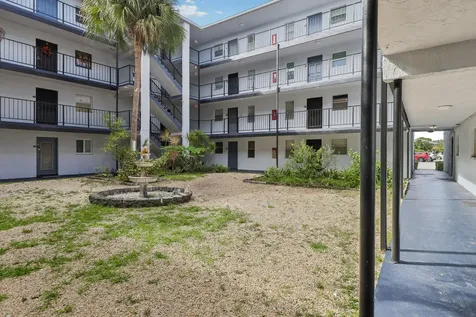 2860 Somerset Drive Lauderdale Lakes FL 33311