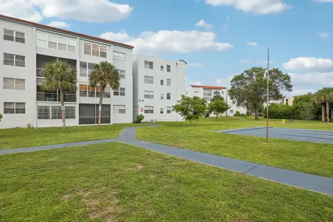 2860 Somerset Drive Lauderdale Lakes FL 33311