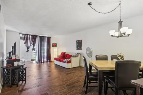2860 Somerset Drive Lauderdale Lakes FL 33311