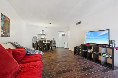 2860 Somerset Drive Lauderdale Lakes FL 33311