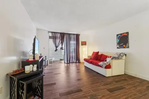 2860 Somerset Drive Lauderdale Lakes FL 33311