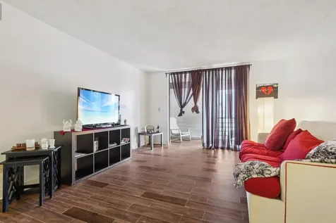 2860 Somerset Drive Lauderdale Lakes FL 33311