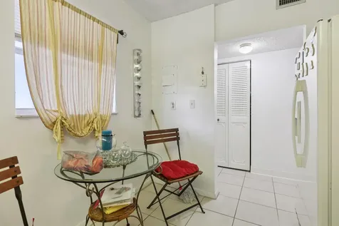 2860 Somerset Drive Lauderdale Lakes FL 33311