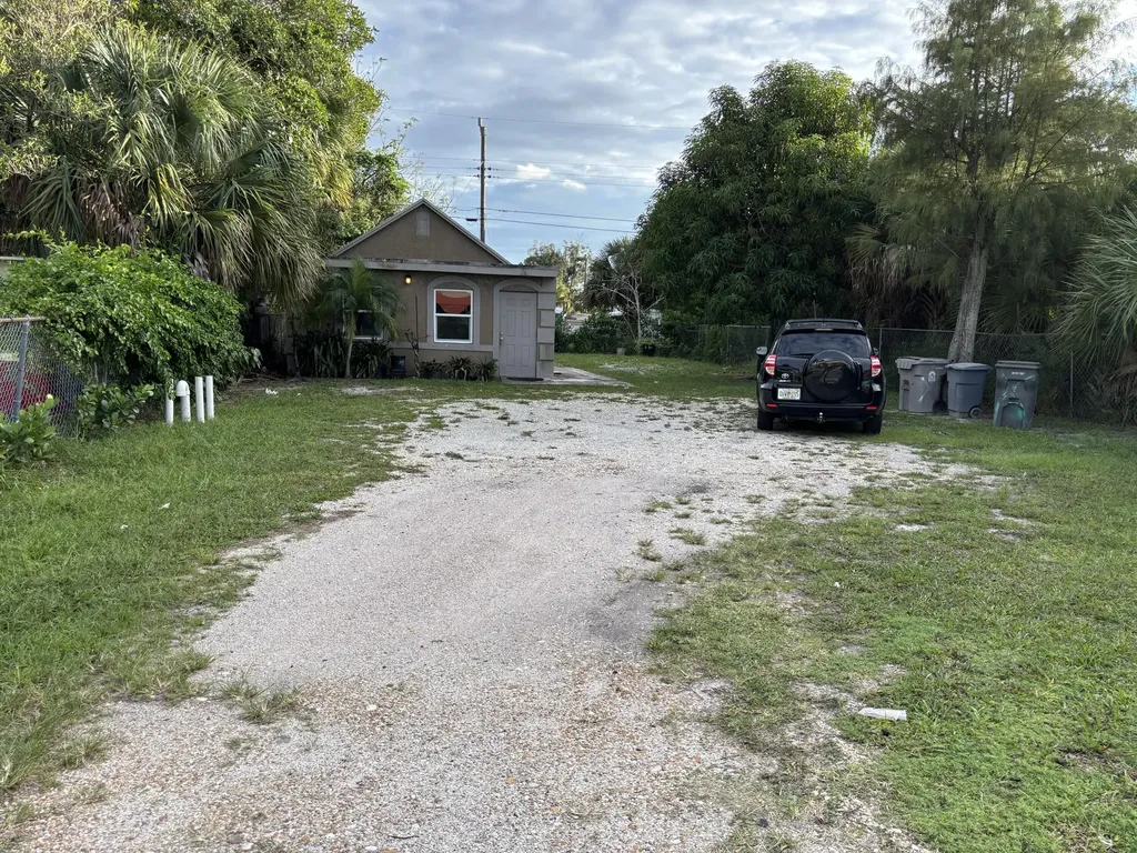 2848 Westgate Avenue West Palm Beach FL 33409