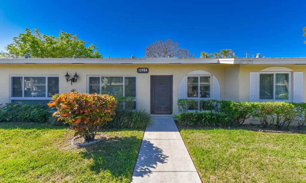 13984 Via Flora Delray Beach FL 33484