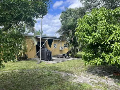 621 Sw 68th Avenue Pembroke Pines FL 33023