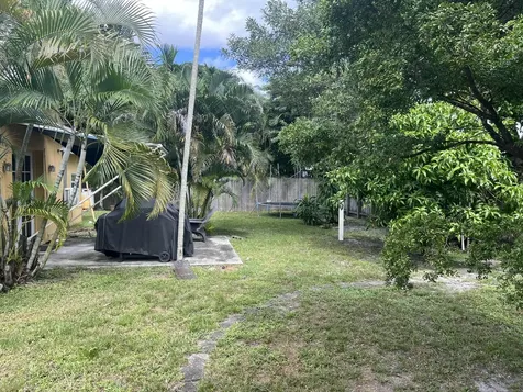 621 Sw 68th Avenue Pembroke Pines FL 33023
