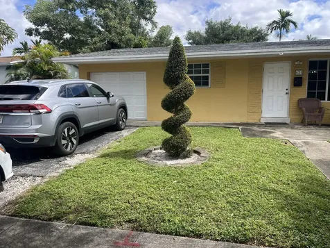 621 Sw 68th Avenue Pembroke Pines FL 33023