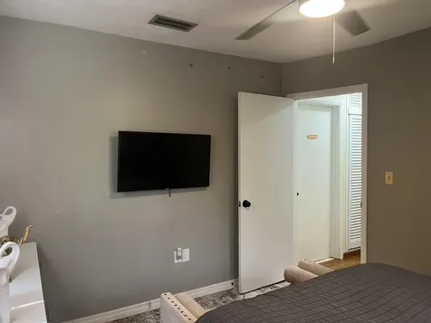 621 Sw 68th Avenue Pembroke Pines FL 33023