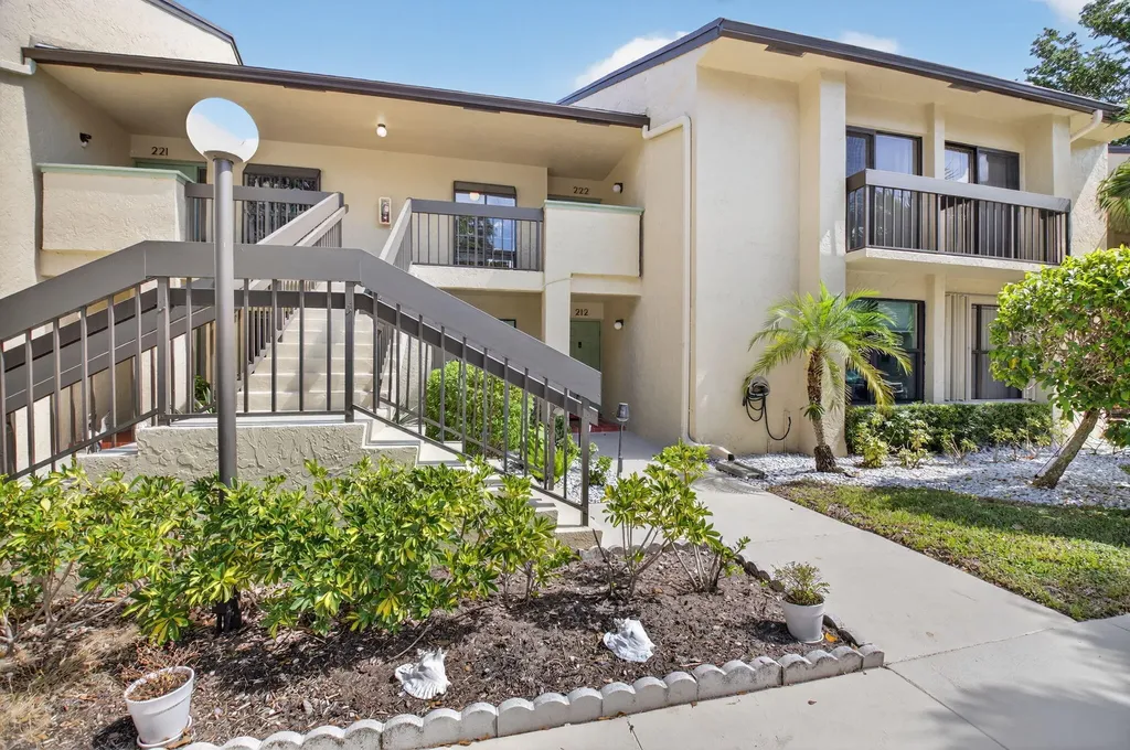5055 Oak Hill Lane Delray Beach FL 33484