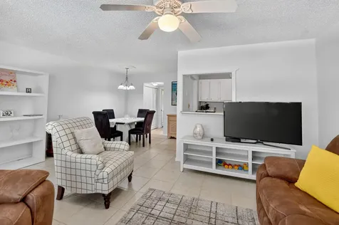 386 Tilford R Deerfield Beach FL 33442