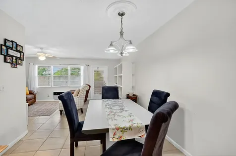 386 Tilford R Deerfield Beach FL 33442