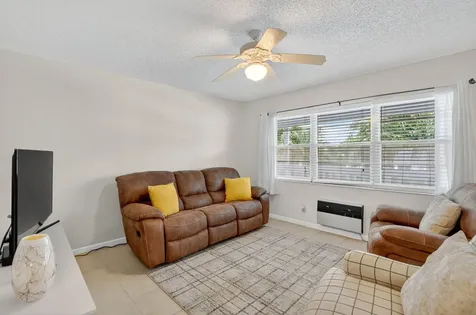 386 Tilford R Deerfield Beach FL 33442