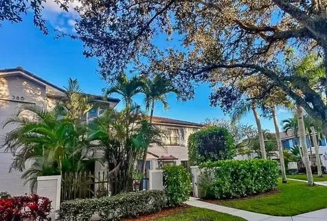 386 Prestwick Circle Palm Beach Gardens FL 33418