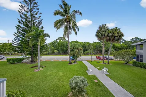 386 Sheffield P West Palm Beach FL 33417