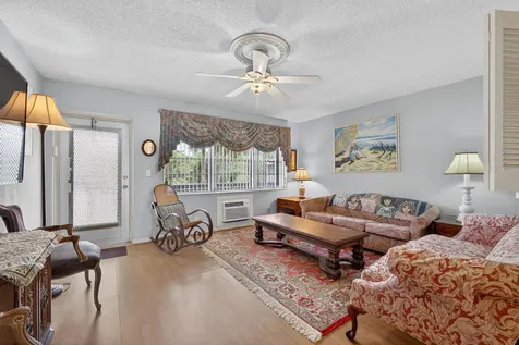 386 Sheffield P West Palm Beach FL 33417