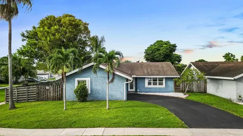 7527 Sw 7th Street North Lauderdale FL 33068
