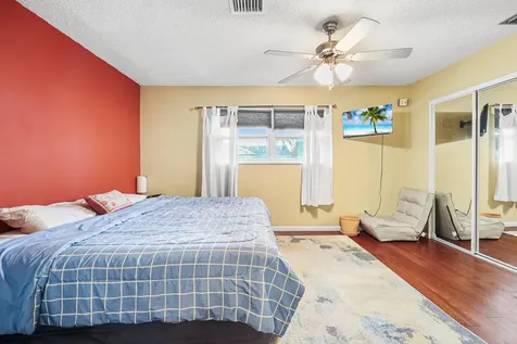 7527 Sw 7th Street North Lauderdale FL 33068