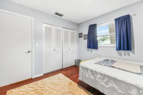 7527 Sw 7th Street North Lauderdale FL 33068