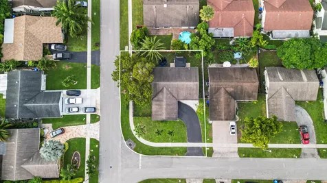 7527 Sw 7th Street North Lauderdale FL 33068