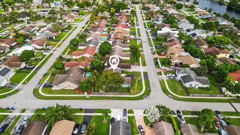 7527 Sw 7th Street North Lauderdale FL 33068