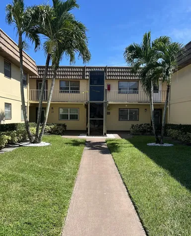 157 Saxony D Delray Beach FL 33446