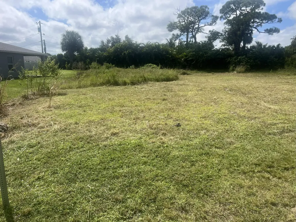 198 NE St James Drive Port Saint Lucie FL 34983