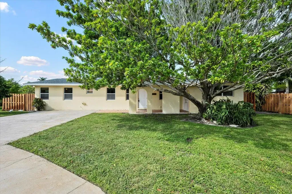 1409 Richard Lane Lake Worth Beach FL 33460