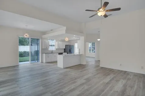 324 Nw Bentley Circle Port Saint Lucie FL 34986
