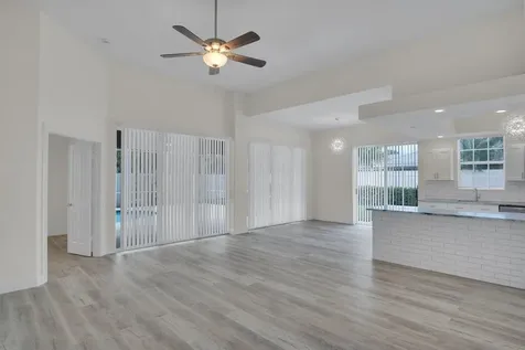 324 Nw Bentley Circle Port Saint Lucie FL 34986