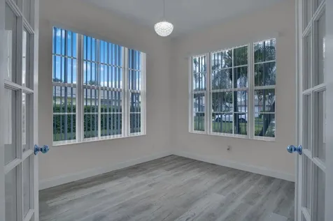 324 Nw Bentley Circle Port Saint Lucie FL 34986