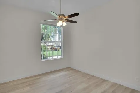324 Nw Bentley Circle Port Saint Lucie FL 34986